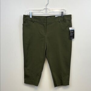 Liz Claiborne Olive Green Capri pants size 12P